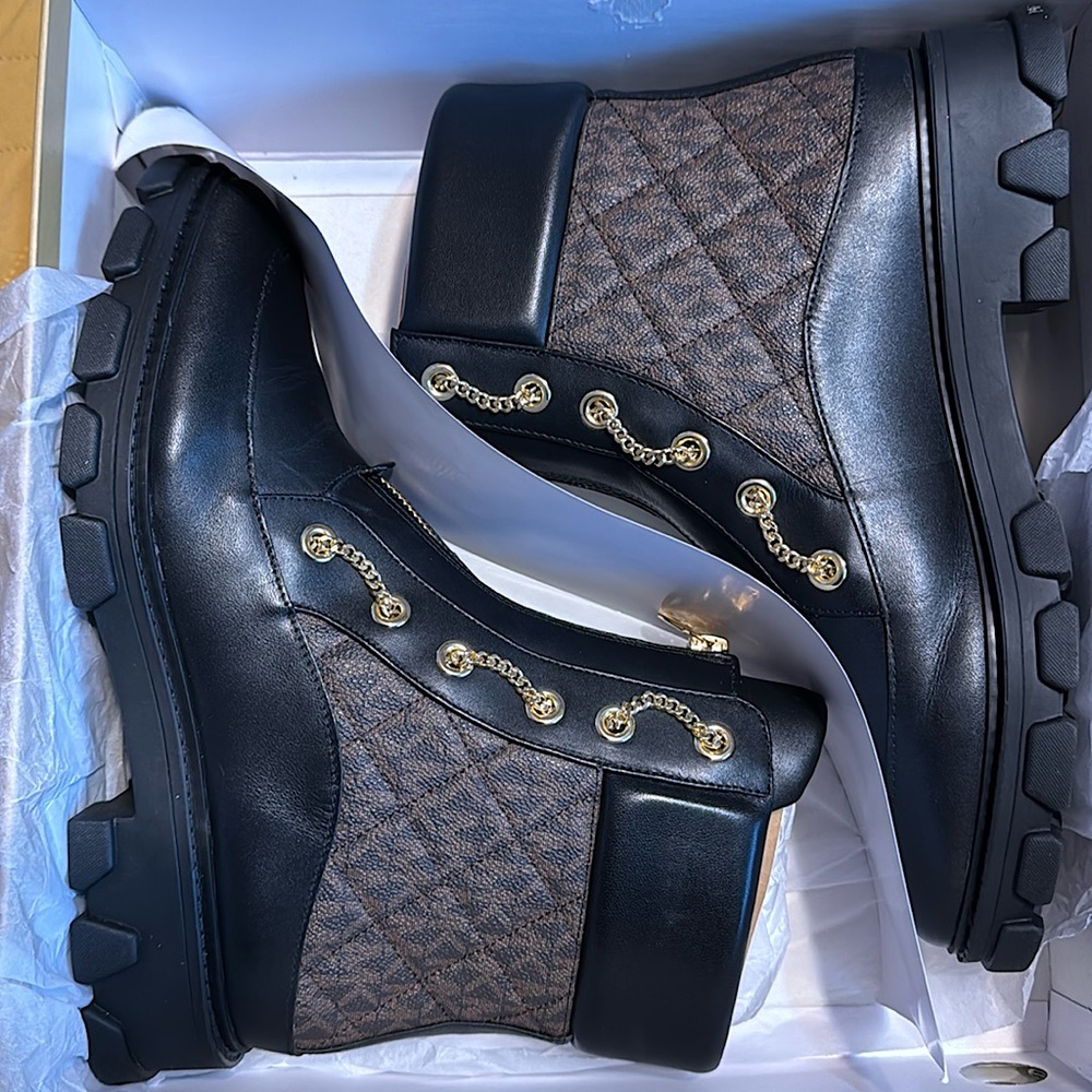 New Michael Kors Bootie size 9